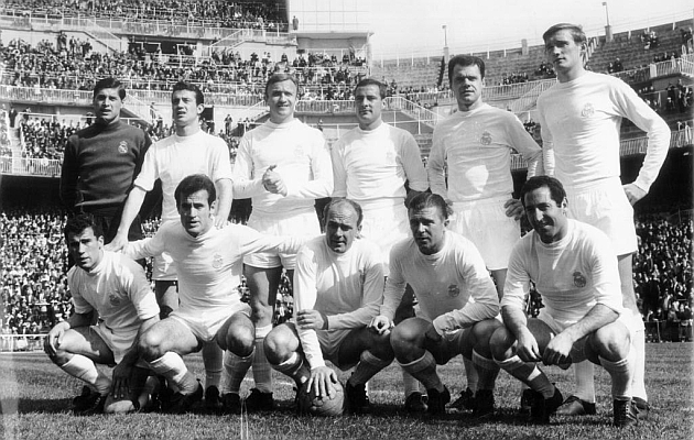 ريال مدريد الإسباني بطل النسخة الأولى عام 1955 بدوري أبطال أوروبا